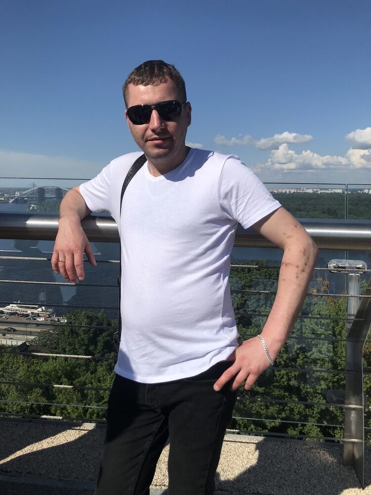  18002812  Volodymyr, 40 ,    