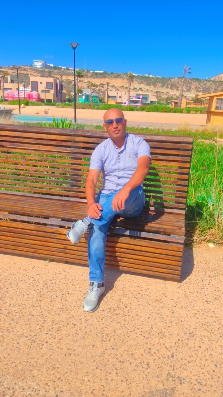  49633642  Halim, 42 ,    