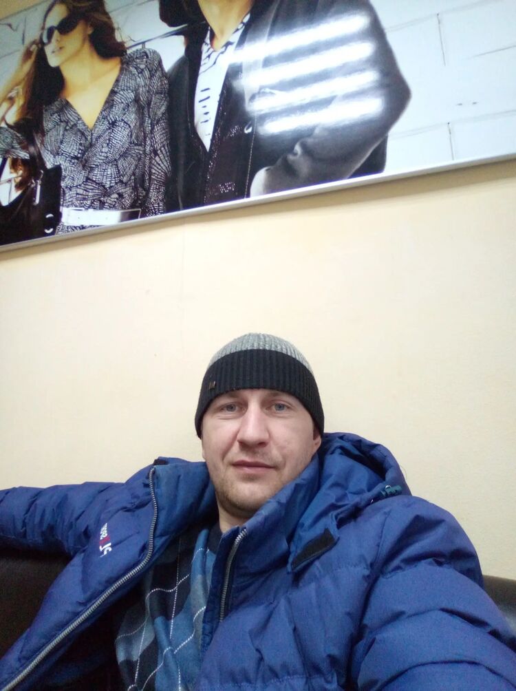  33203992  Anton, 39 ,    