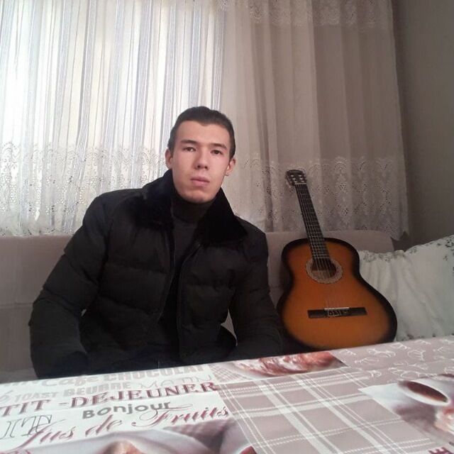  37048182  Nazar, 23 ,    