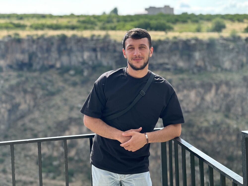  ,   Artyom, 29 ,   ,   