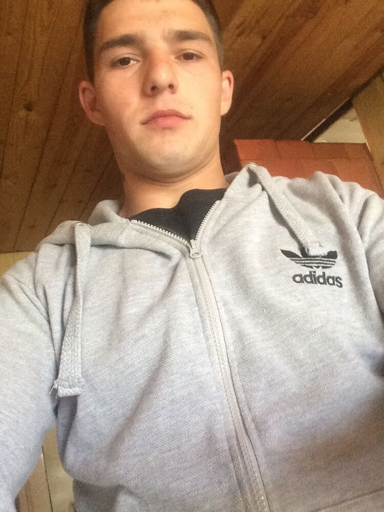  12248552  Emil, 28 ,    