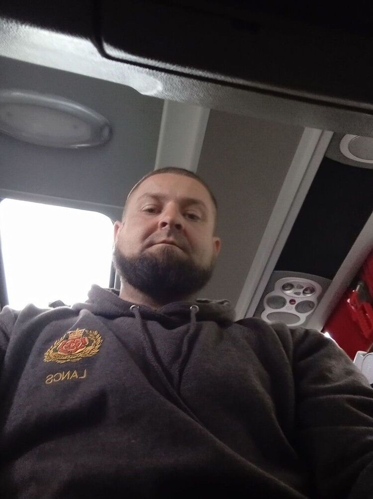  37733112  Vladimir, 37 ,    