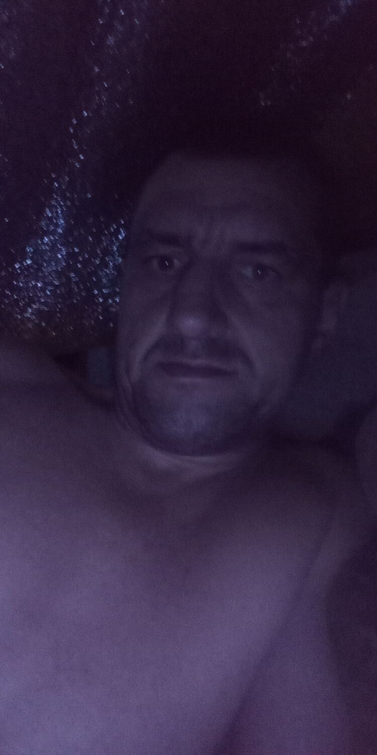  24345322  Karl, 45 ,    