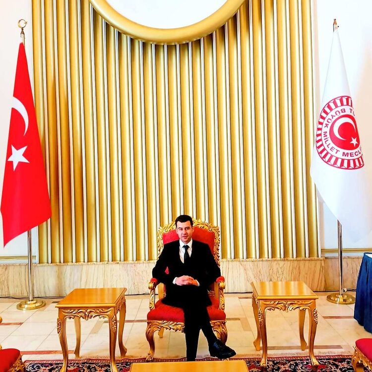  28859472  Ercan, 33 ,    