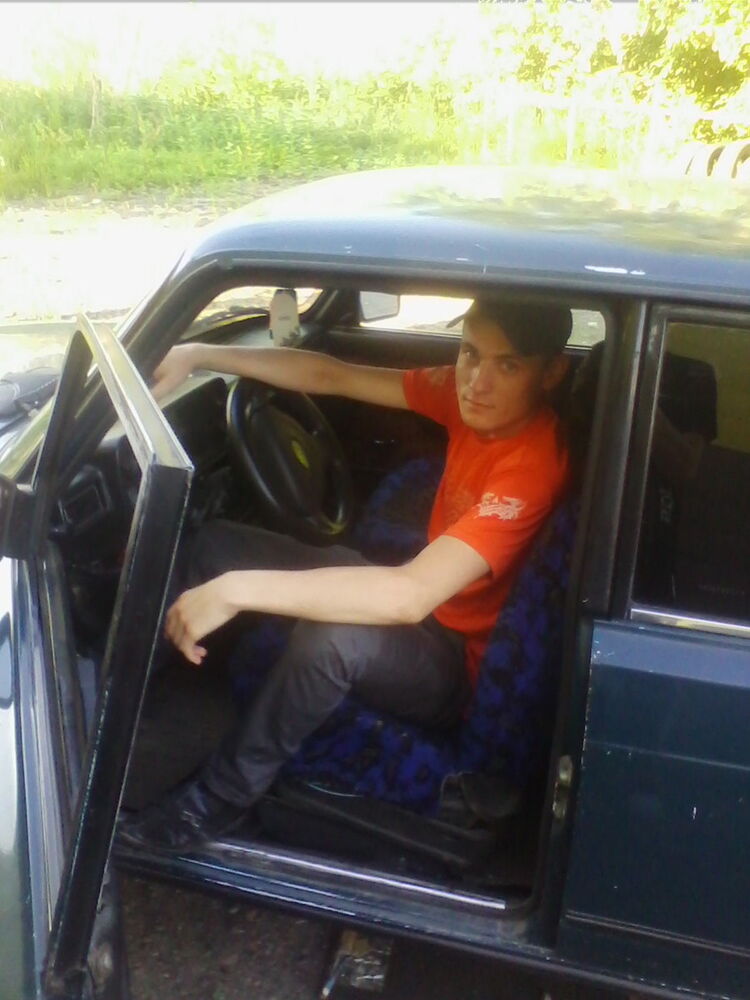  7053732  Aleks, 33 ,    