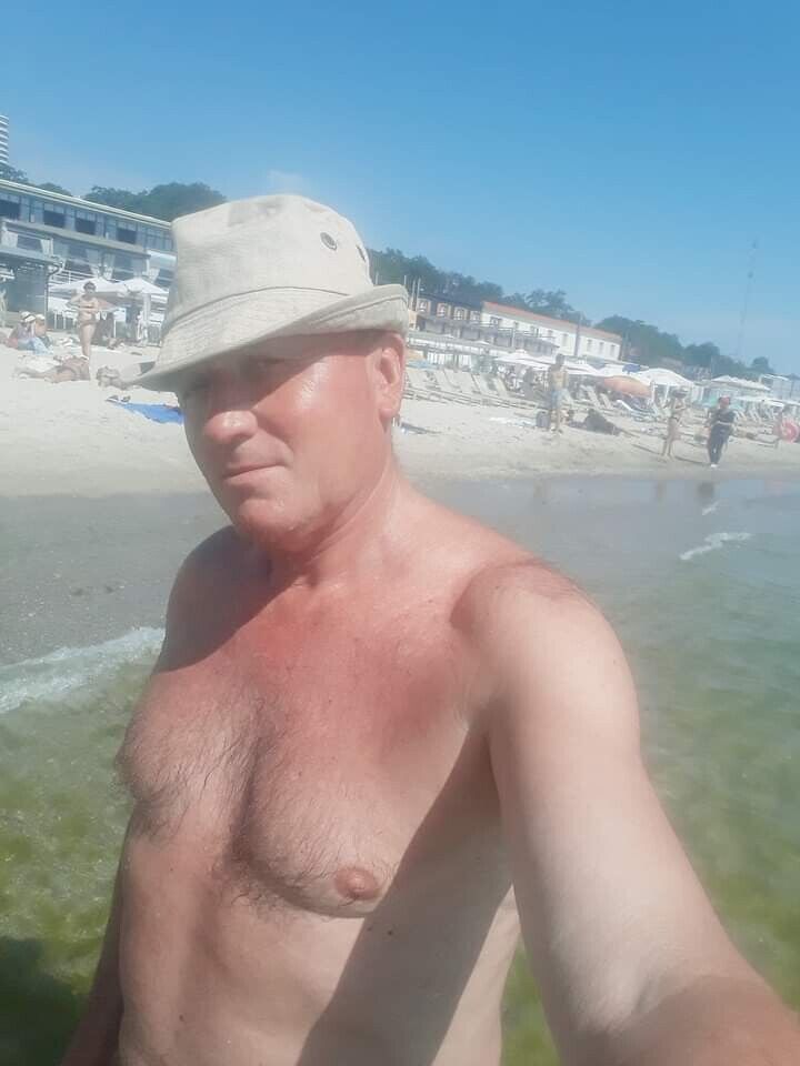  20927812  Igor , 56 ,    
