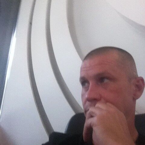  12796752  Artur, 48 ,    