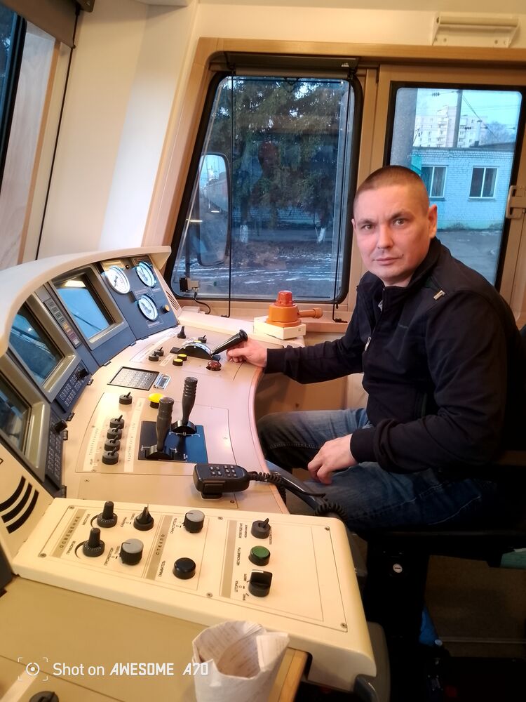  50617192  Viktor, 41 ,    