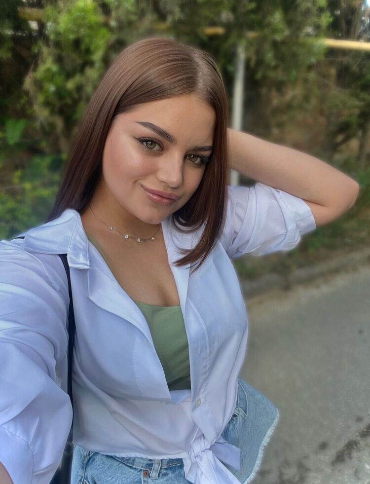  ,   Karina, 21 ,   ,   