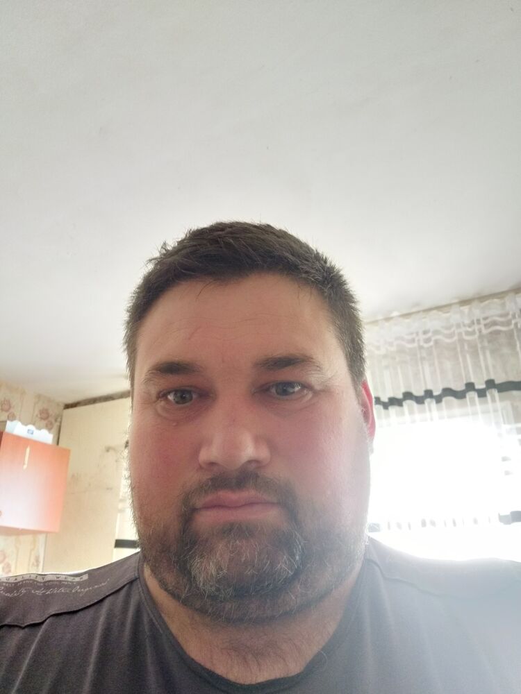  22968632  Iordan, 49 ,    