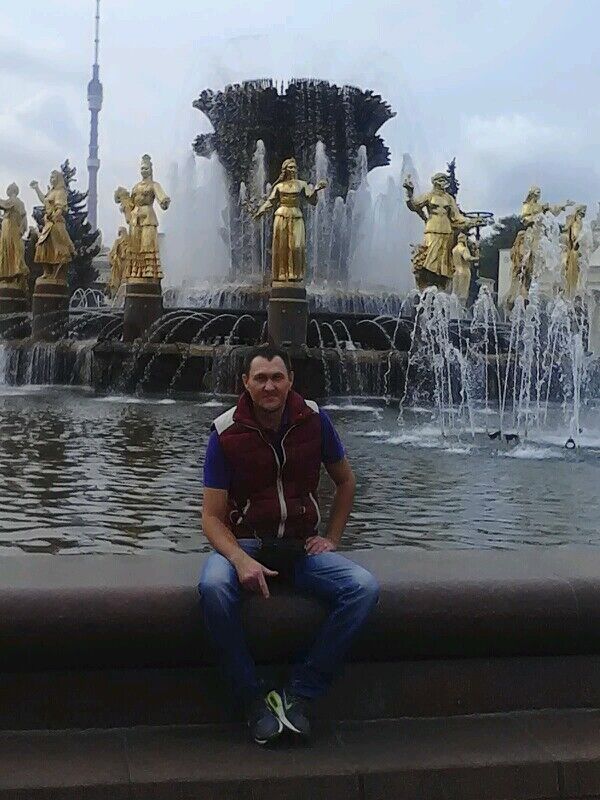  10454872  Nik, 42 ,    
