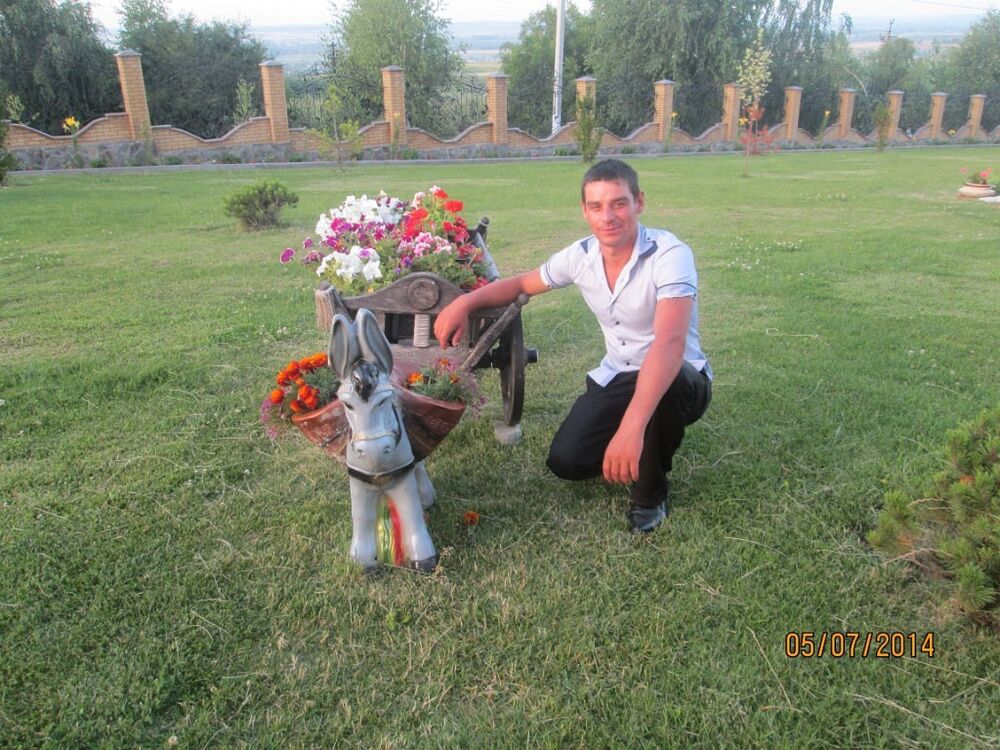  ,   Vitalii, 38 ,   