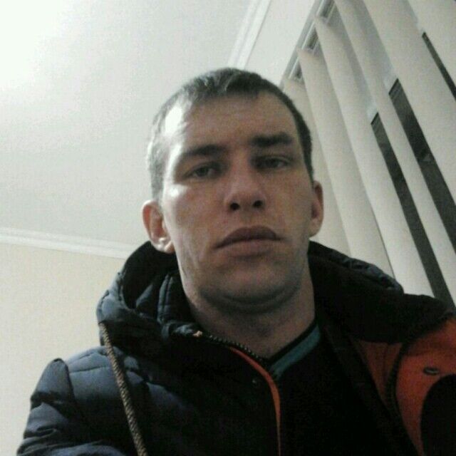  11920892  Andriu, 37 ,    