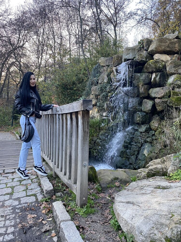  Praha,   Yuliia, 36 ,   ,   