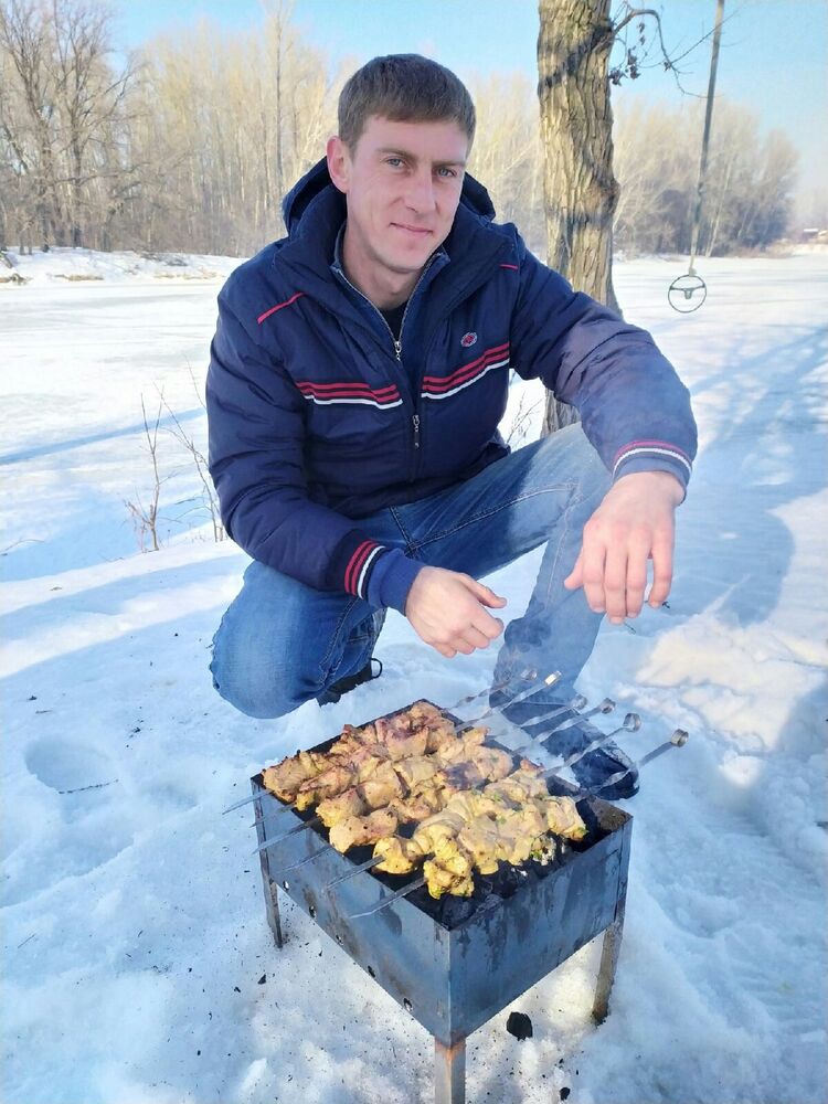  27107522  Igor, 40 ,    