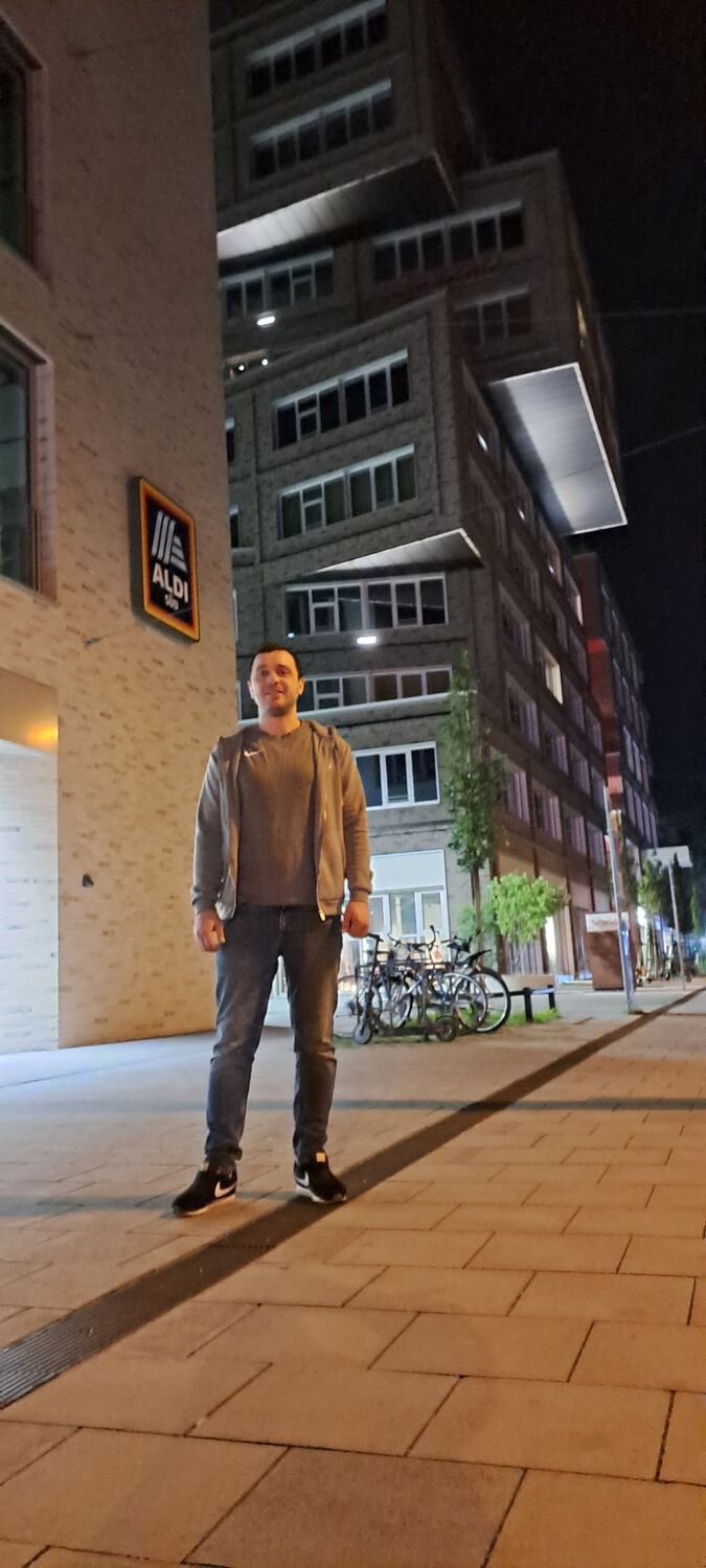  46785252  Denis, 29 ,    Stuttgart