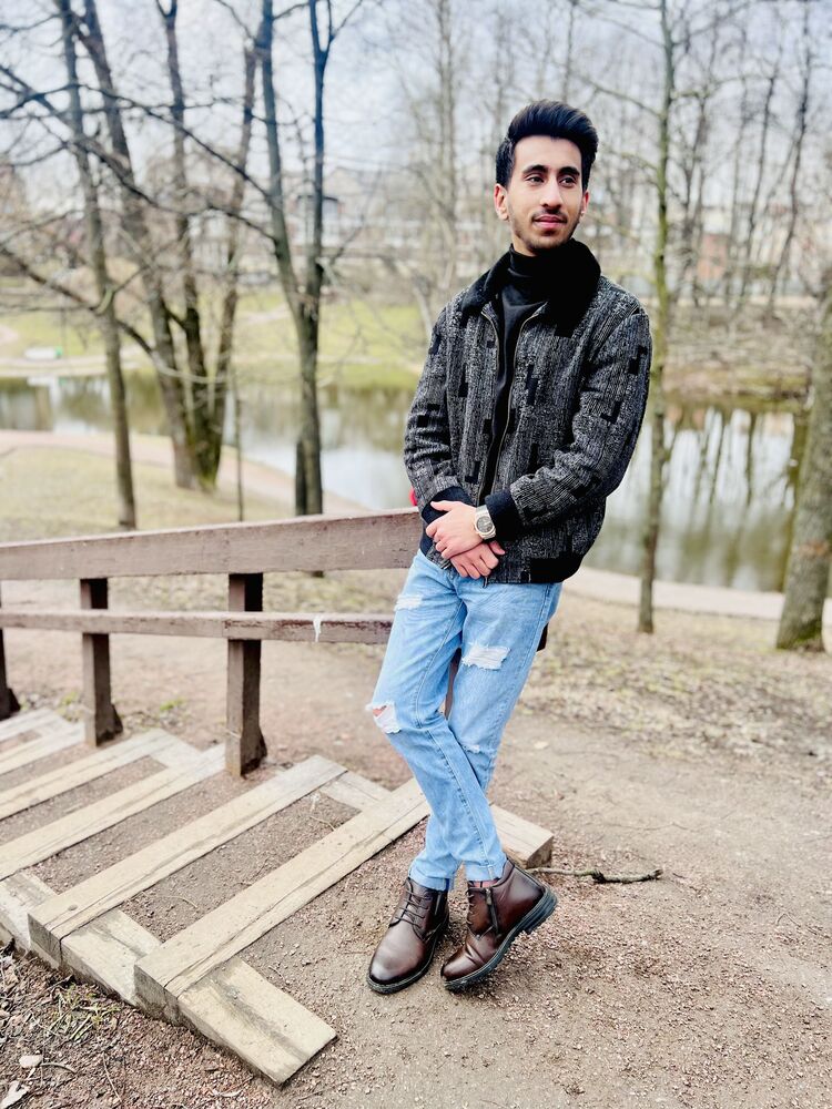  54738892  Ali Gohar, 24 ,    -