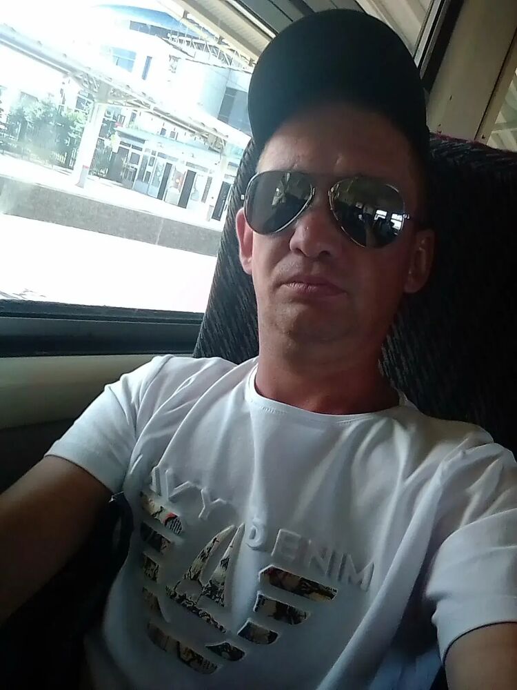  51028742  Stanislav, 39 ,    