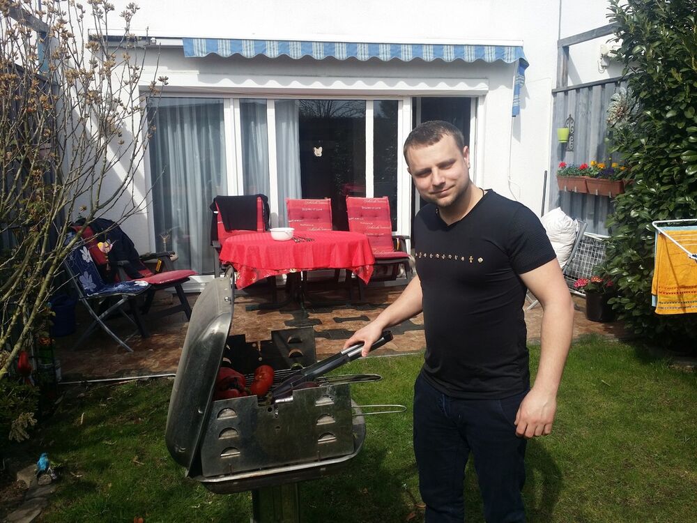  11993012  Viktor, 38 ,    