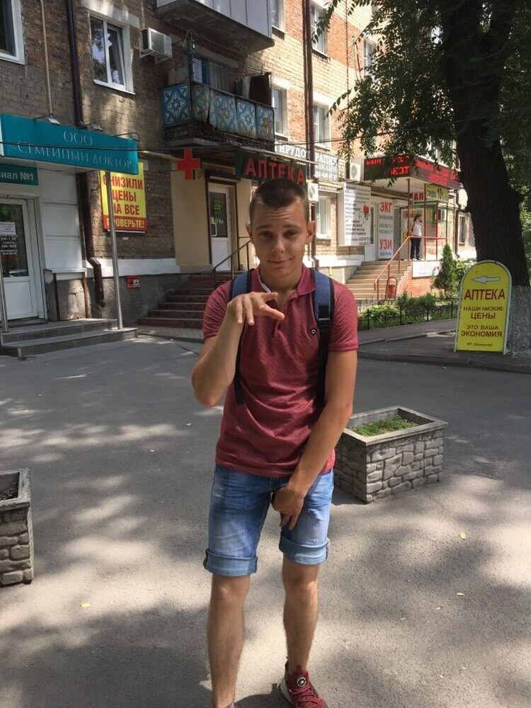  20547302  Alex, 24 ,    