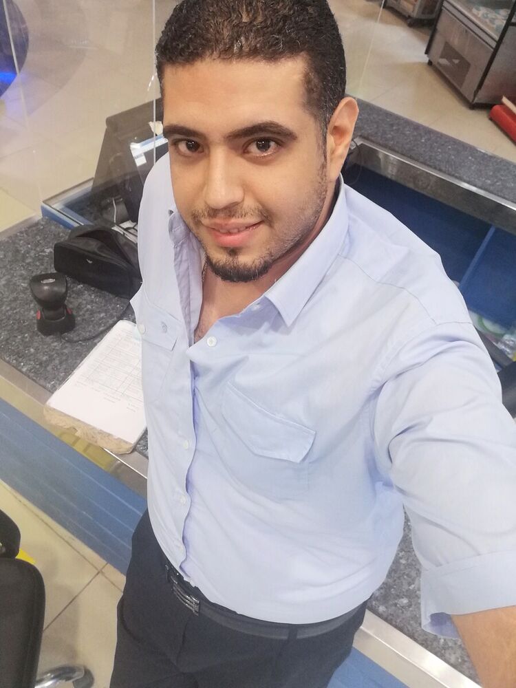  21031932  , 35 ,    Al Ghardaqah