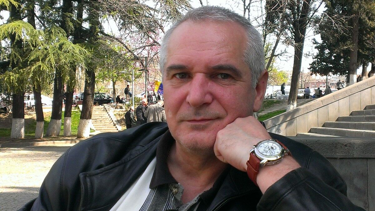  4330242  David, 62 ,    