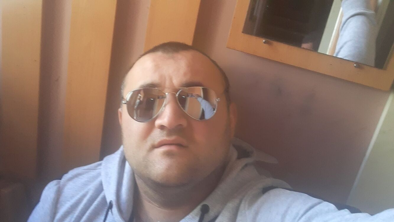  27164222  Artur, 38 ,    --