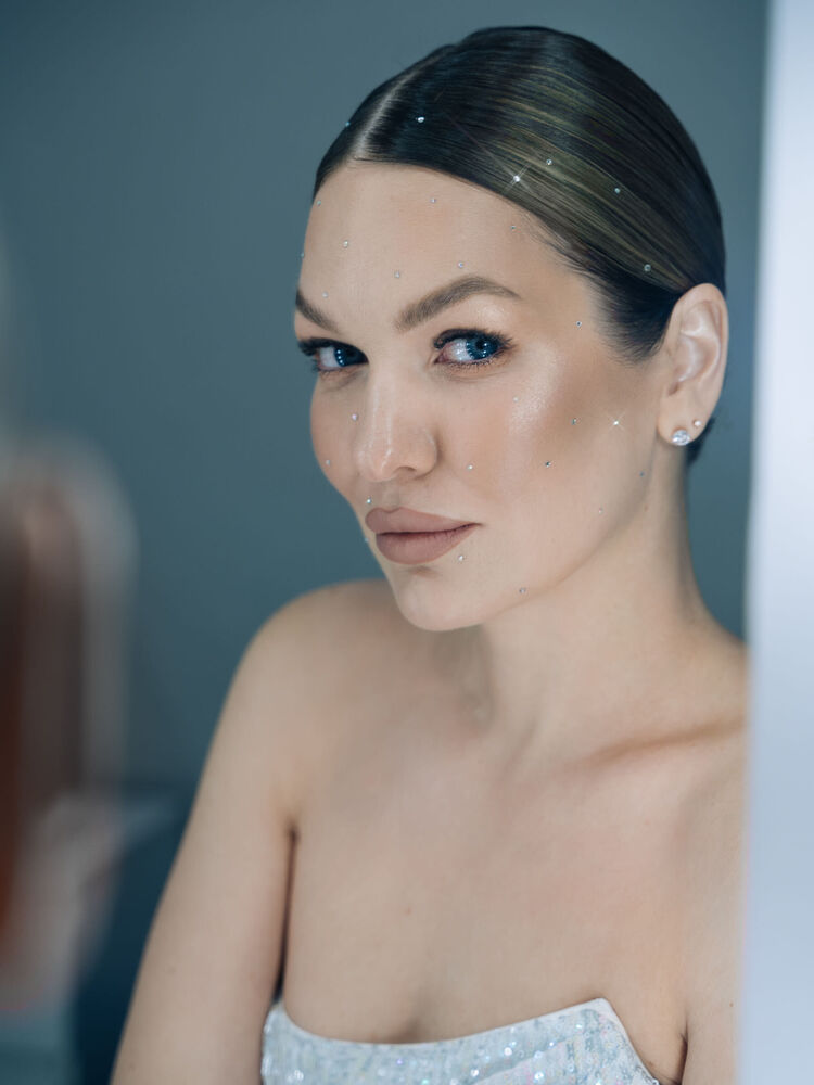  ,   Kristina, 34 ,   c 