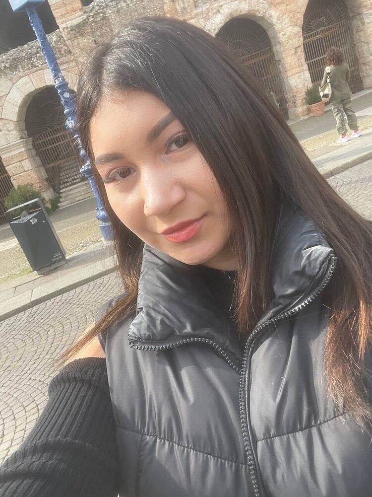  33664602  Sabrina, 21 ,    Milan