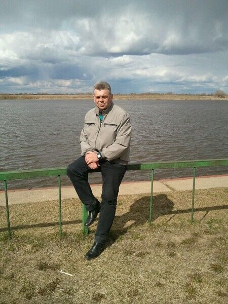  36908112  Mikhail, 58 ,    