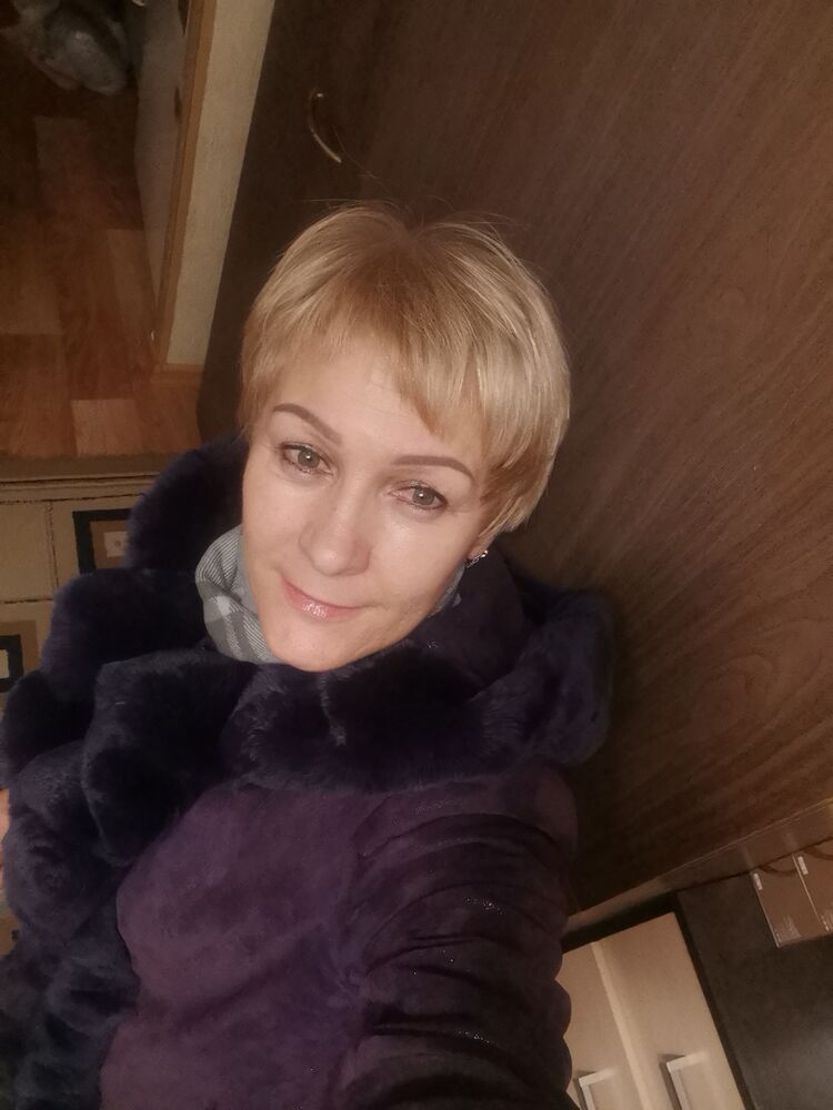  49035952  Elena, 56 ,    