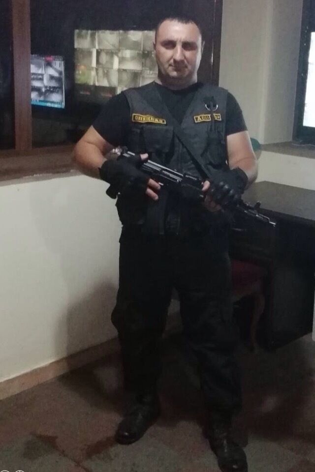  25327612  Erik, 45 ,    
