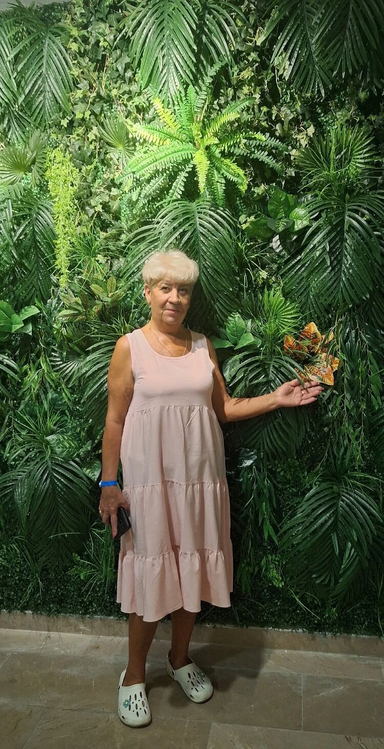  53930442  Svetlana, 68 ,    