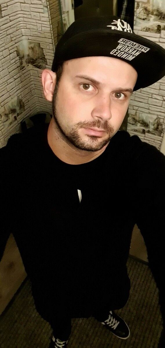  17981232  Roberts, 37 ,    