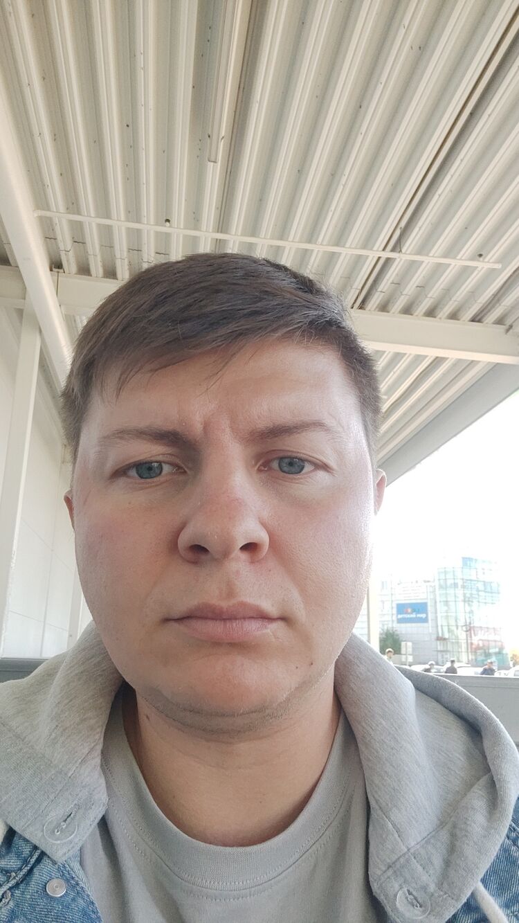  31328462  Mikhail, 33 ,    