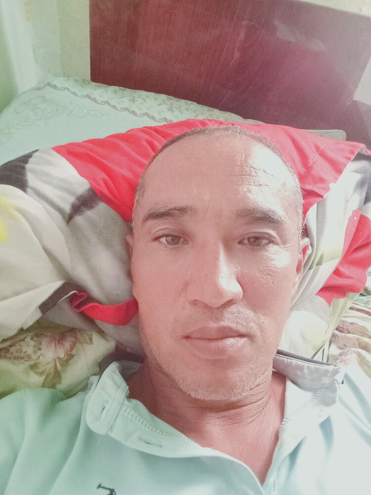 37709832  Jenis, 49 ,    