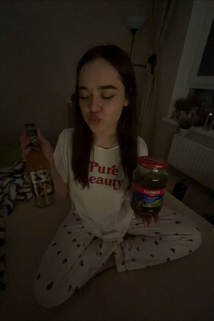  42137382  , 22 ,    