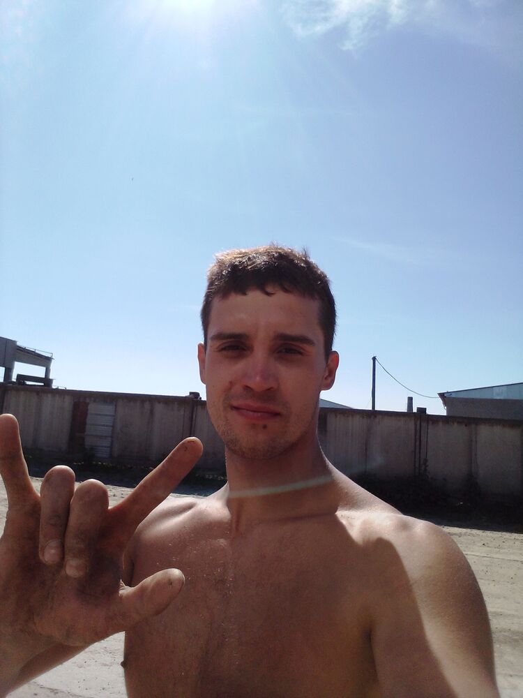  27484722  Artyom, 31 ,    