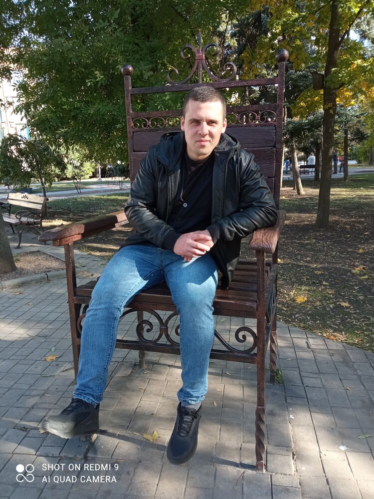  34461712  Alexander, 31 ,    
