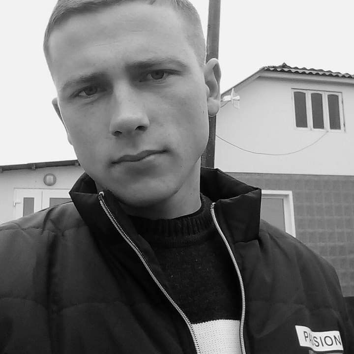  15582842  Vladimir, 31 ,    