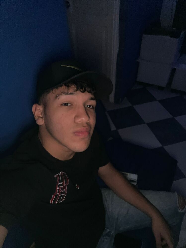  ,   Jonatan, 19 ,   ,   