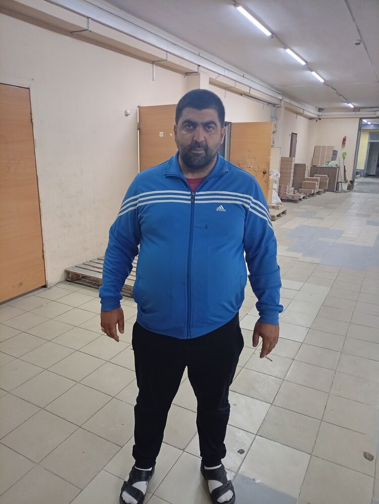  53200452  Arnak, 39 ,    