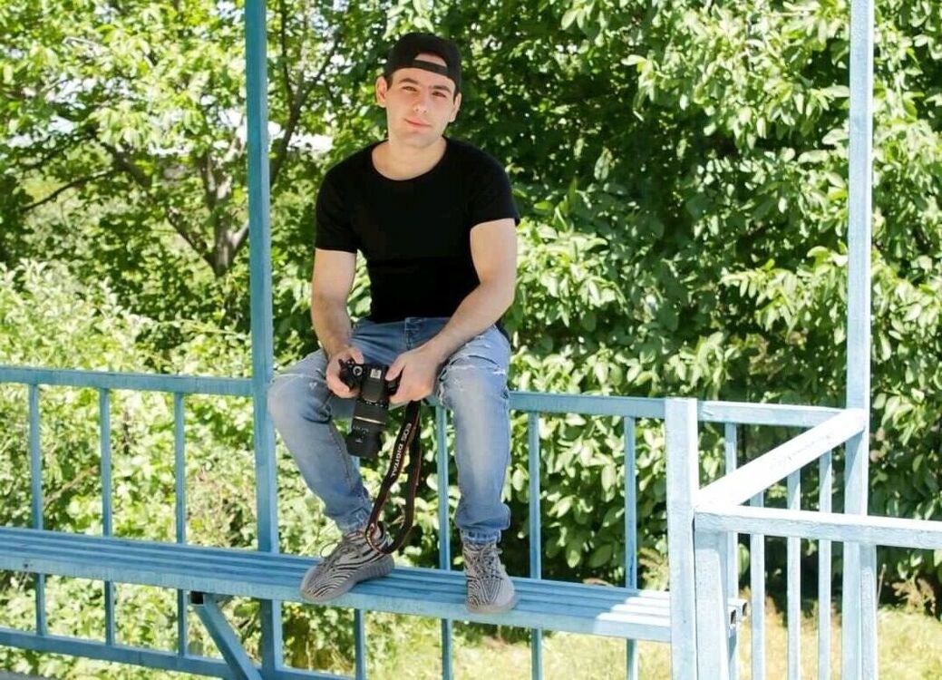  -,   Artur, 25 ,   ,   , c 