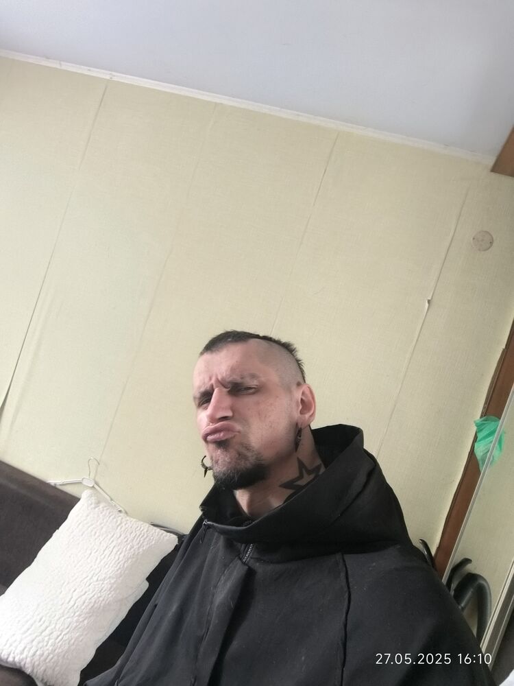  51781162  Artur, 34 ,    