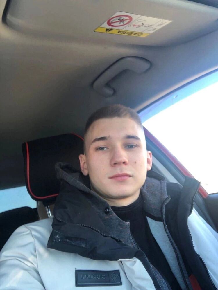  47801022  Maksim, 25 ,    