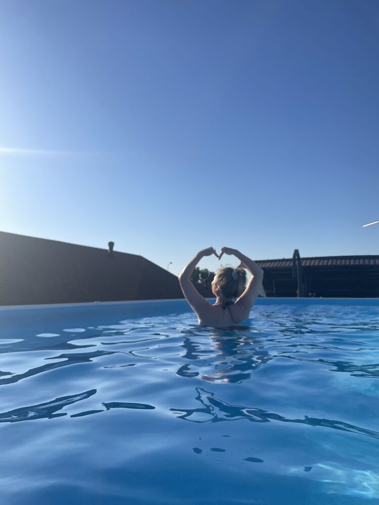  53150952  Yana, 34 ,    