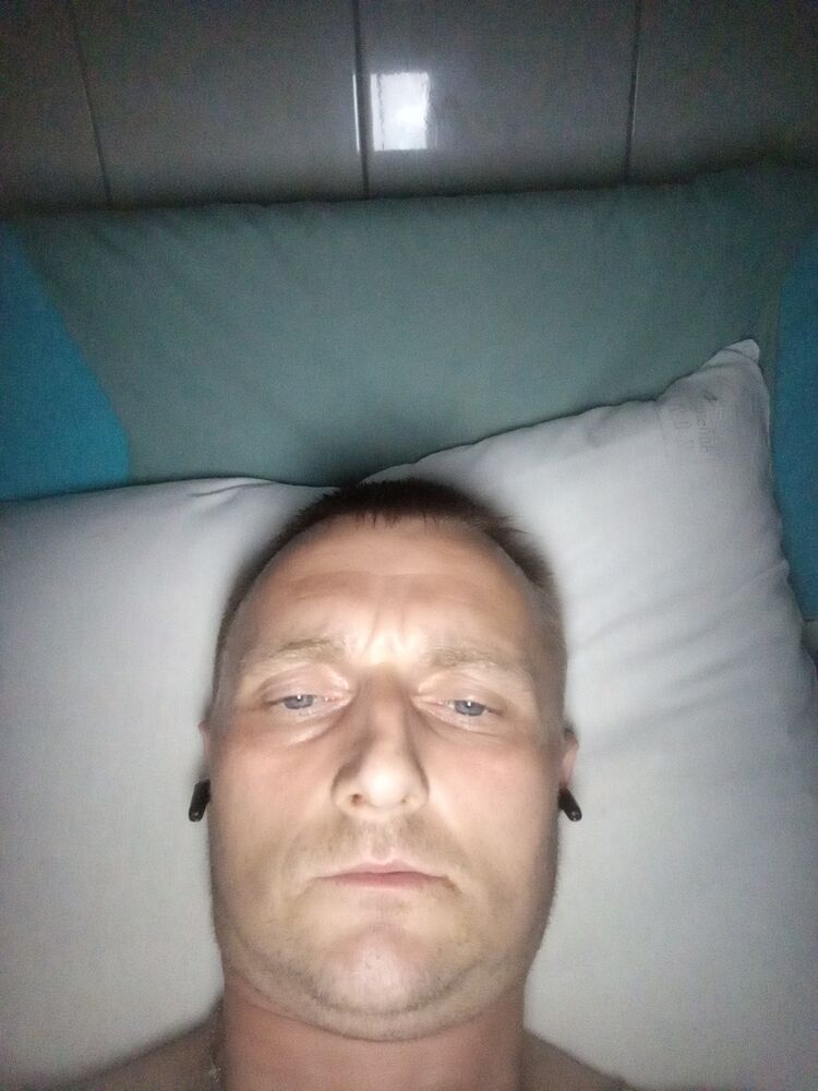  44641932  Denis, 40 ,     