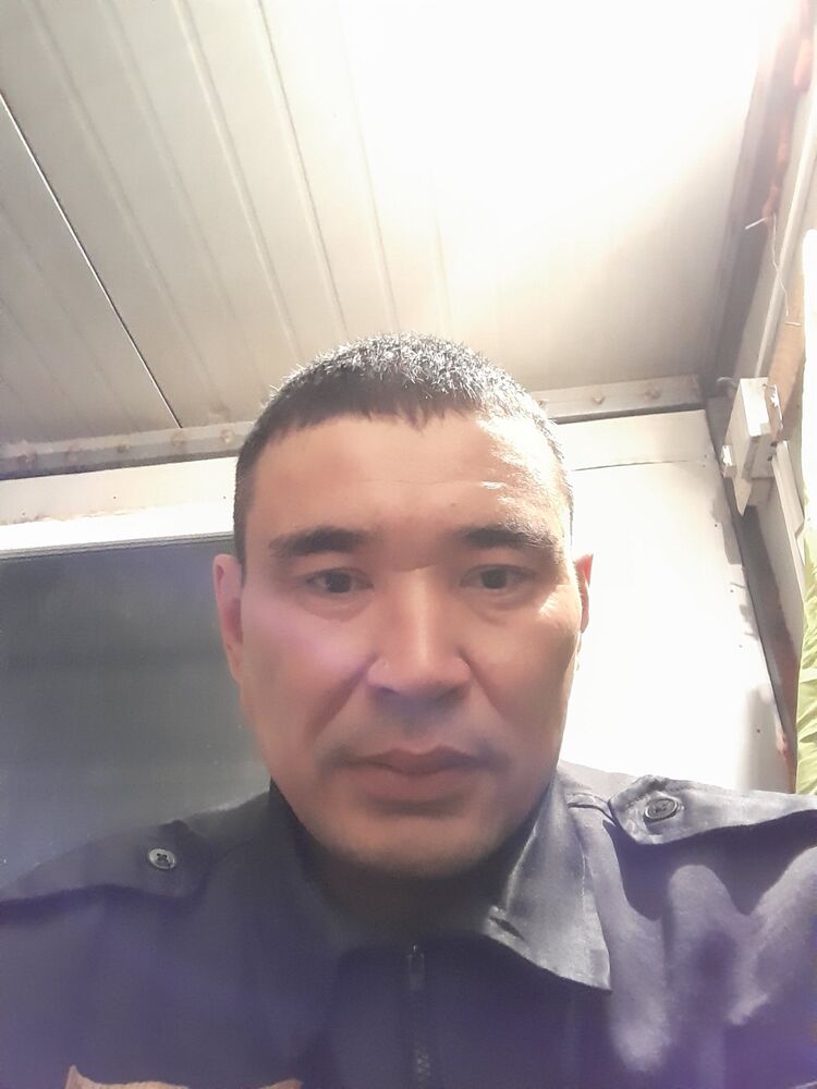  49931792  Sayat, 44 ,    