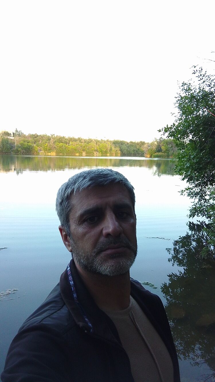  43931152  Sahin, 44 ,    